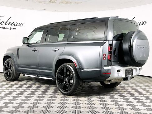 Used 2023 Land Rover Defender 130 SE image 4