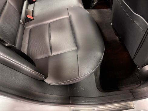 Used 2014 Mercedes-Benz E 250 BlueTEC 4MATIC Sedan image 23