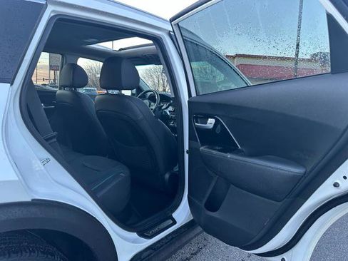 Used 2022 Kia Niro EX Premium w/ Cold Weather Package image 18