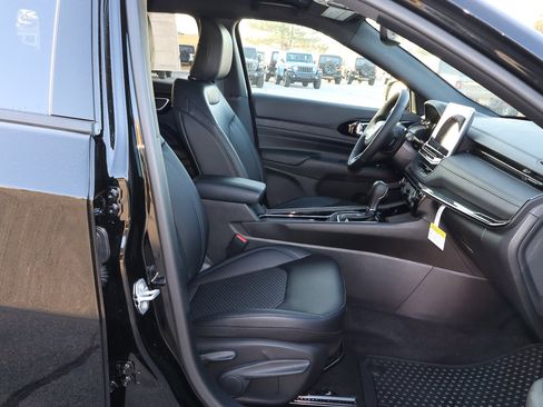 New 2026 Jeep Compass Latitude image 22