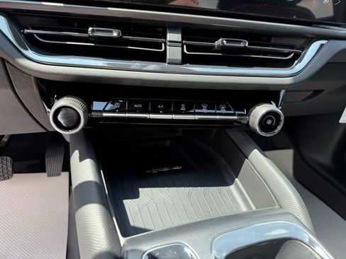 New 2025 Chevrolet Equinox EV RS image 15