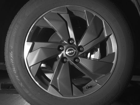 Used 2025 Nissan Rogue SV FWD image 13
