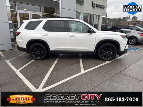 Used 2025 Honda Pilot Black Edition image 8