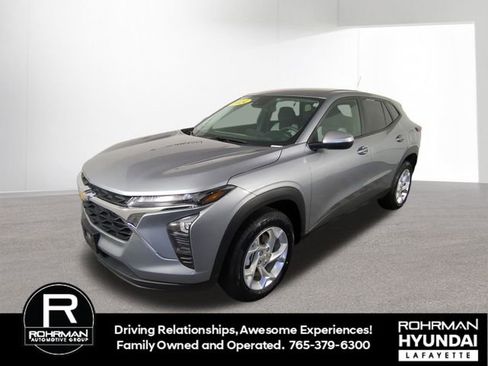 Used 2024 Chevrolet Trax LS w/ LS Convenience Package image 1