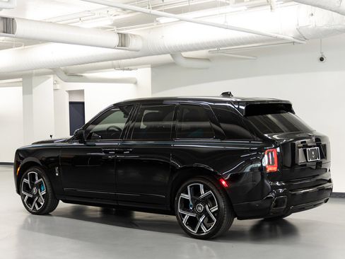 Certified 2025 Rolls-Royce Cullinan Black Badge AWD/4WD image 3