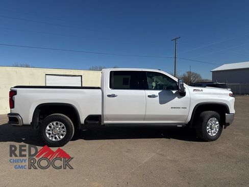 Used 2024 Chevrolet Silverado 2500 LTZ w/ LTZ Convenience Package AWD/4WD image 4