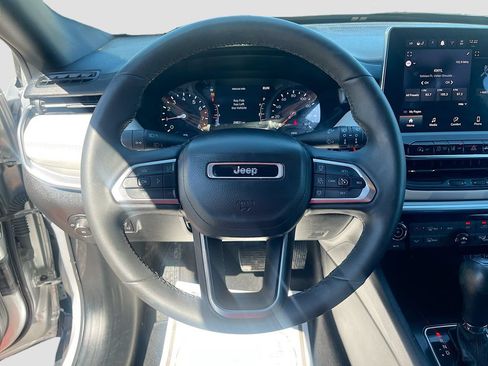 Used 2025 Jeep Compass Limited AWD/4WD image 11