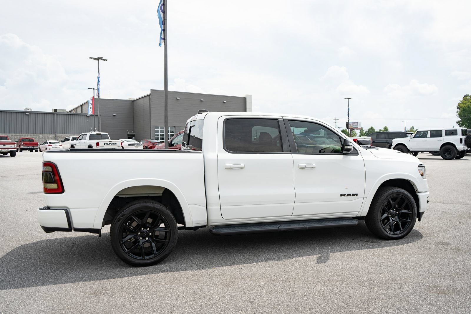 Used 2022 RAM 1500 Laramie AWD/4WD image 10
