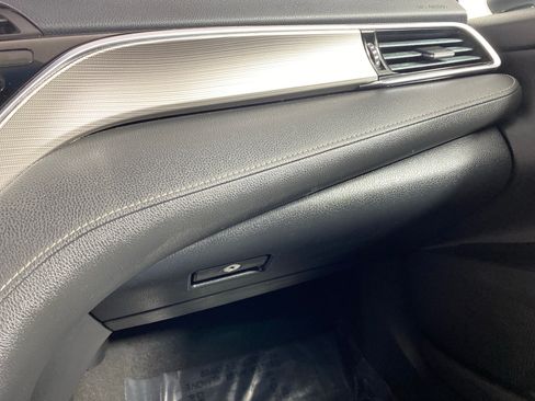Used 2018 Toyota Camry SE w/ Moonroof Package FWD image 30