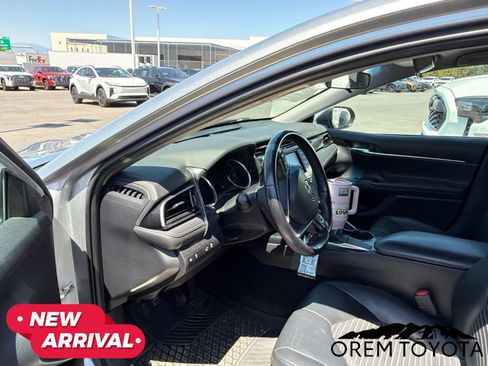 Used 2019 Toyota Camry SE FWD image 5