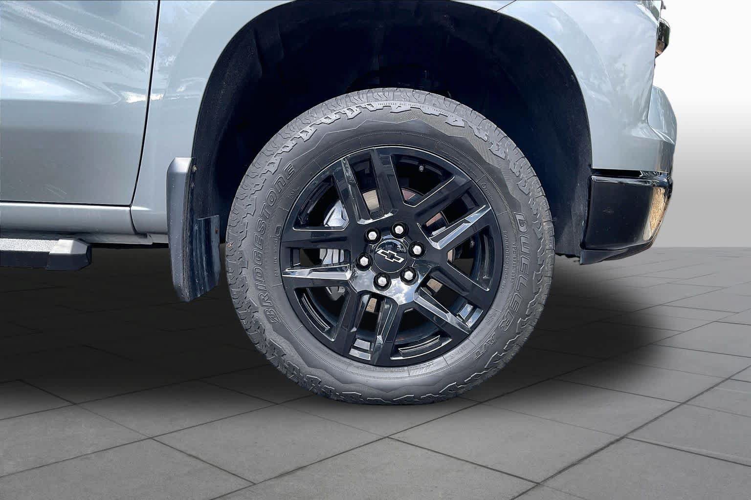 Used 2025 Chevrolet Silverado 1500 LT Trail Boss w/ Convenience Package II AWD/4WD image 18
