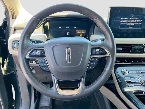 Used 2023 Lincoln Nautilus AWD w/ Premium Package image 11