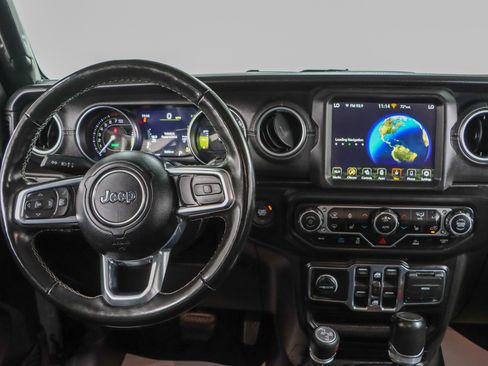 Used 2022 Jeep Wrangler Unlimited Sahara w/ Cold Weather Group AWD/4WD image 18