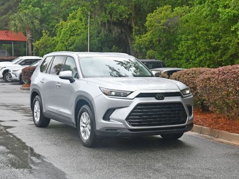 Certified 2025 Toyota Grand Highlander FWD image 6