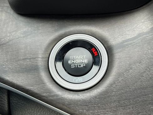 Used 2025 Jeep Grand Cherokee Limited w/ Black Appearance Package image 32