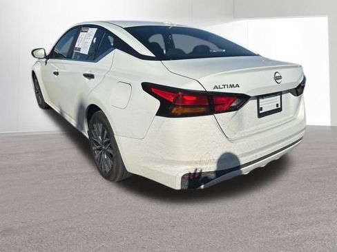 Used 2025 Nissan Altima 2.5 SV image 6