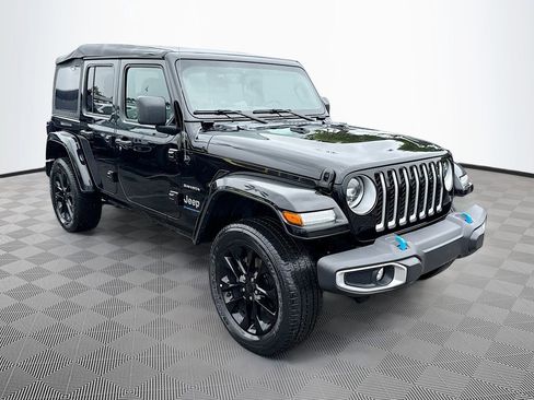 Used 2023 Jeep Wrangler Unlimited Sahara AWD/4WD image 4