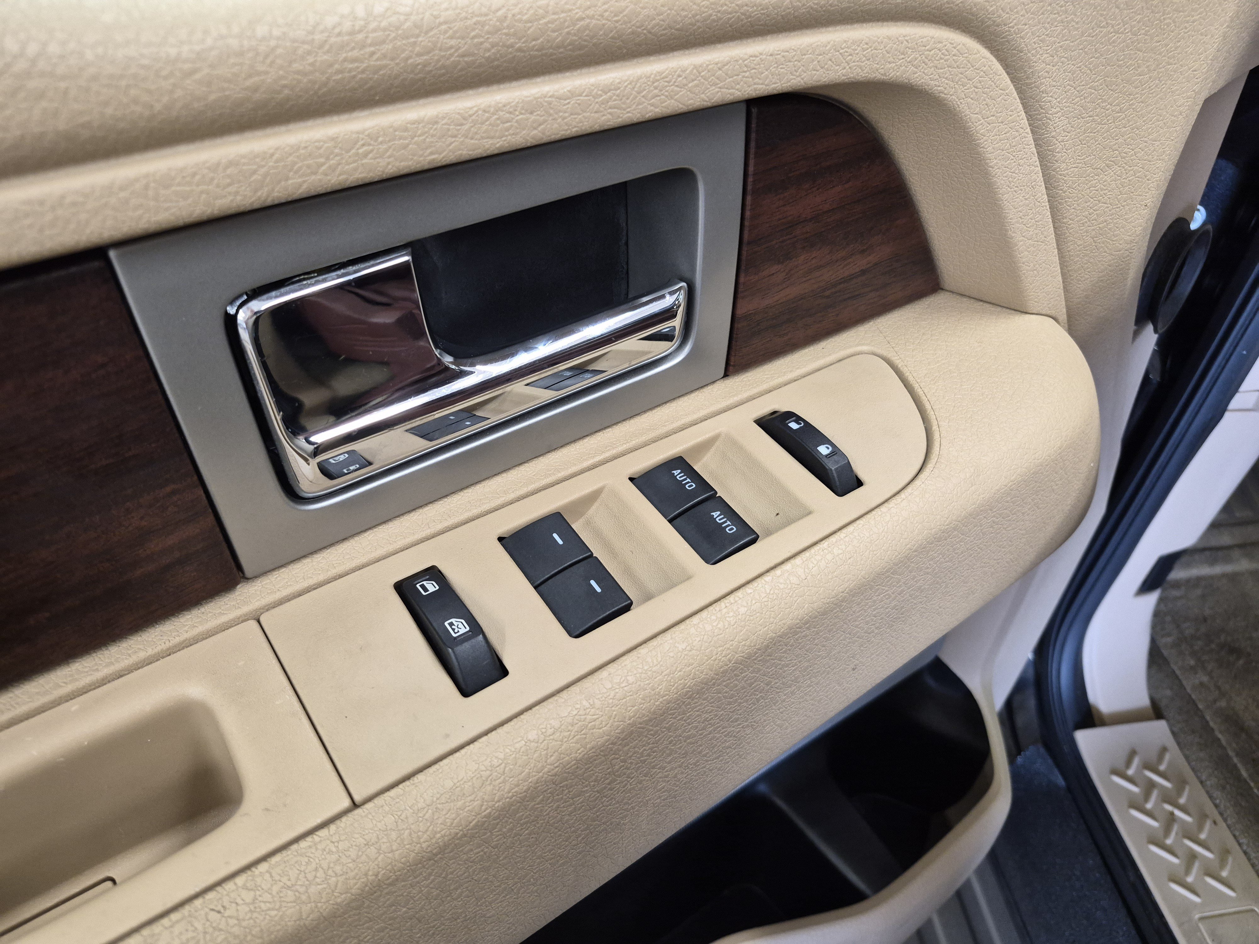 Used 2014 Ford F150 King Ranch w/ King Ranch Luxury Package AWD/4WD image 11