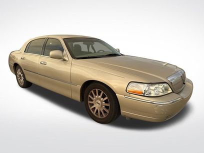 Used 2006 Lincoln Town Car Signature