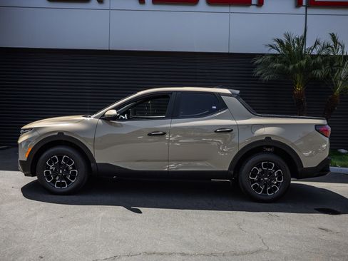 Used 2024 Hyundai Santa Cruz SEL FWD image 2