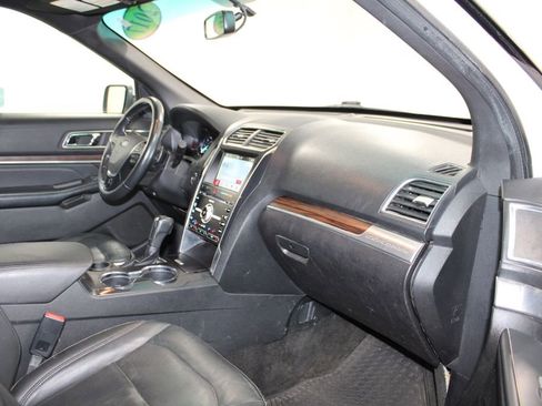 Used 2017 Ford Explorer Limited image 30