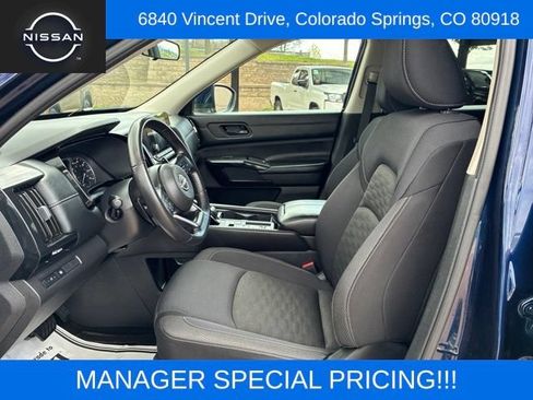 Used 2024 Nissan Pathfinder SV FWD image 11