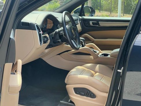 Certified 2022 Porsche Cayenne E-Hybrid image 4