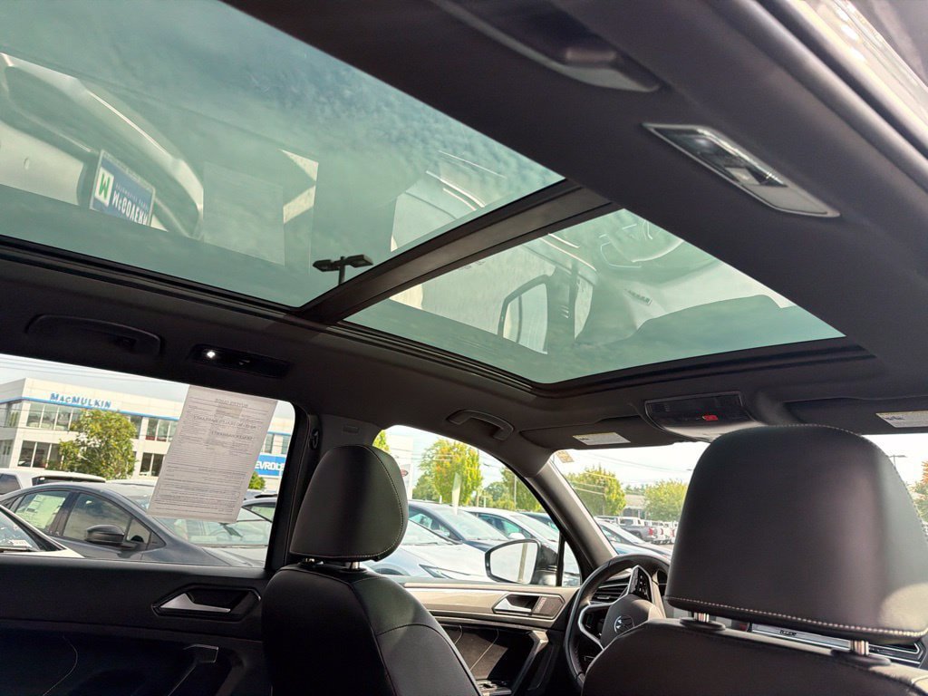 Used 2024 Volkswagen Tiguan SE R-Line AWD/4WD image 15