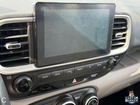 Used 2025 Hyundai Venue SEL FWD image 9