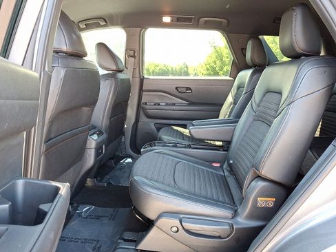Used 2024 Nissan Pathfinder Rock Creek AWD/4WD image 11