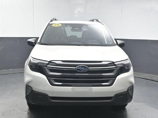 Used 2025 Subaru Forester Premium w/ Convenience Package #1 AWD/4WD image 3