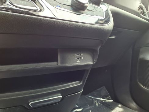 Used 2026 Chrysler Pacifica Select FWD image 7