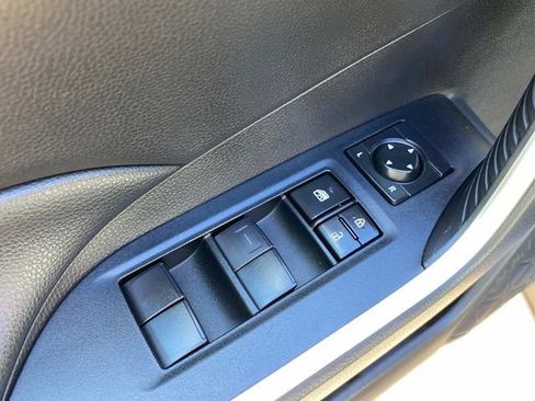 Used 2021 Toyota RAV4 LE FWD image 13