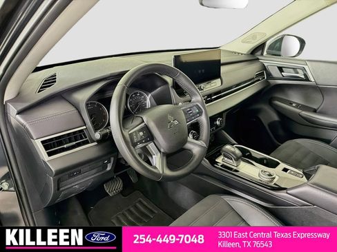 Used 2025 Mitsubishi Outlander SE FWD image 10