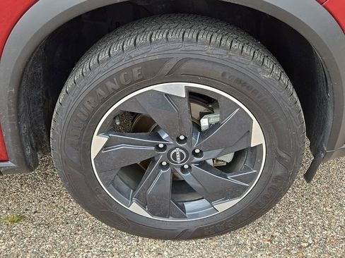 Used 2024 Nissan Rogue SV image 41