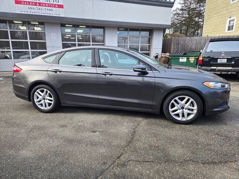 Used 2016 Ford Fusion SE image 3
