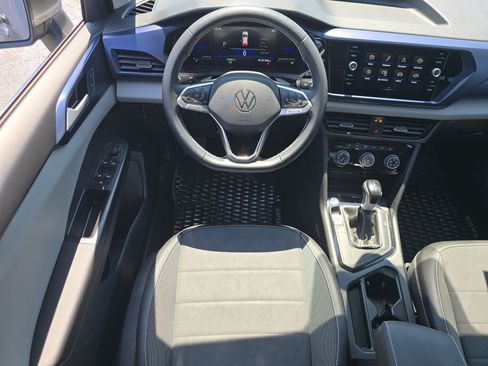 Used 2023 Volkswagen Taos SE w/ Panoramic Sunroof Package FWD image 20