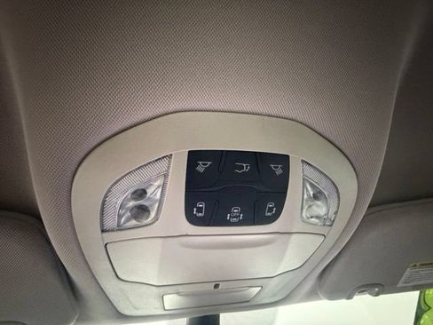 Used 2023 Chrysler Pacifica Touring-L FWD image 25
