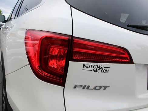 Used 2016 Honda Pilot Touring image 16