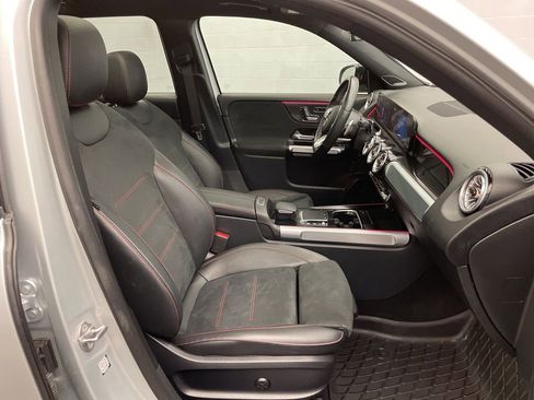 Used 2023 Mercedes-Benz GLB 250 4MATIC image 32