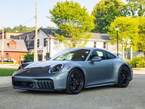 Used 2025 Porsche 911 Carrera GTS RWD image 1