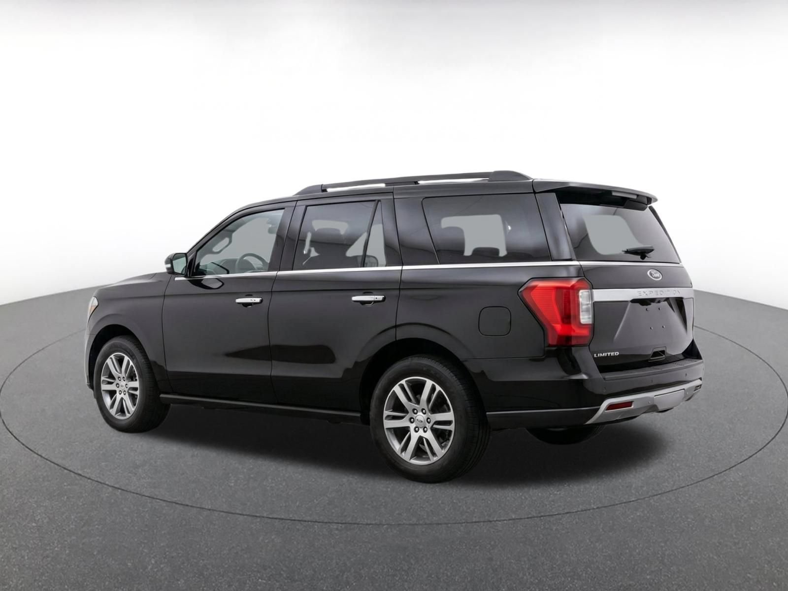 Used 2024 Ford Expedition Limited AWD/4WD image 6