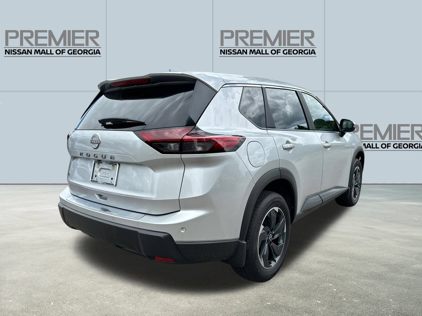 Used 2025 Nissan Rogue SV FWD image 5