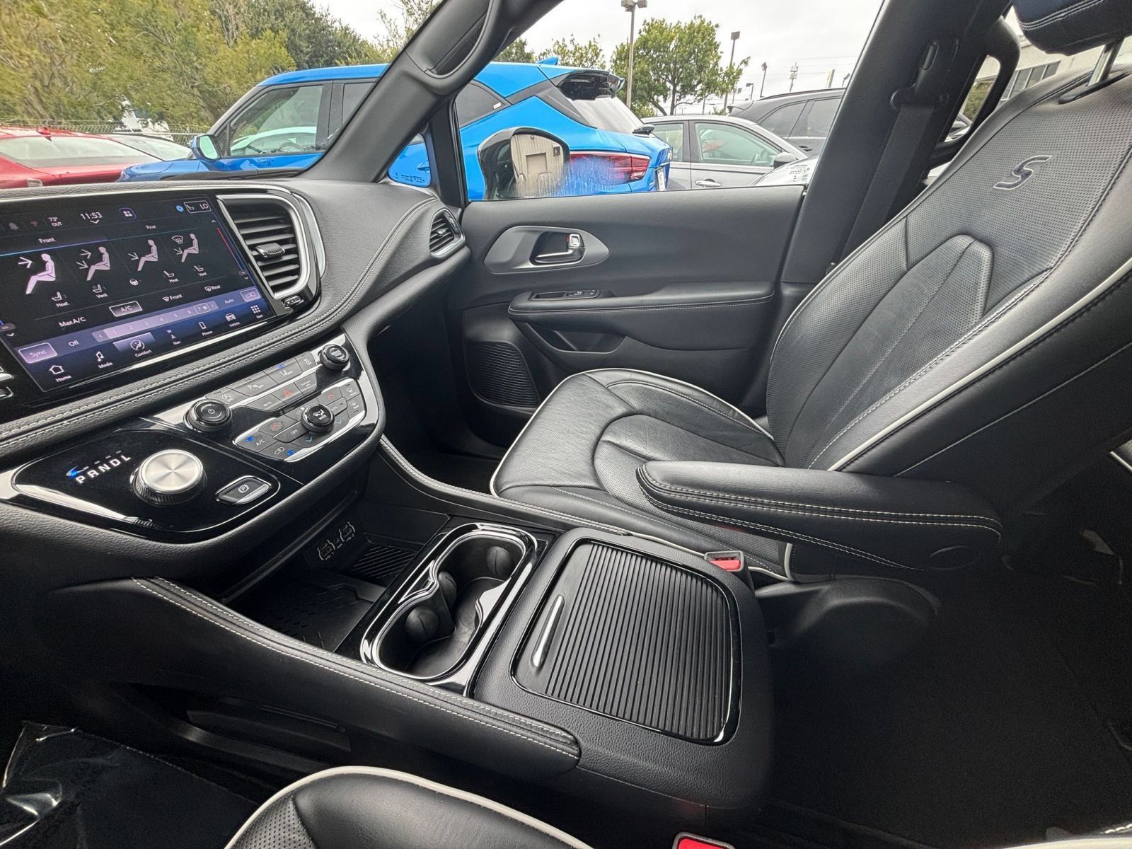 Used 2025 Chrysler Pacifica Limited FWD image 45