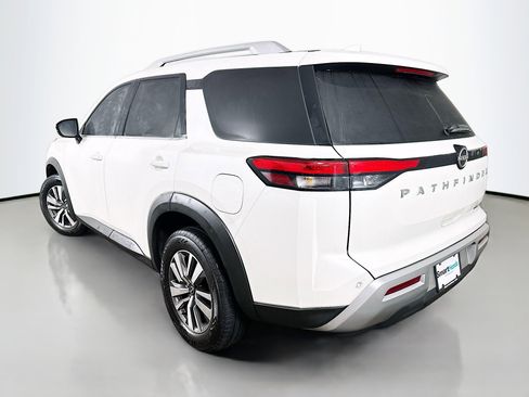 Used 2023 Nissan Pathfinder SL image 5