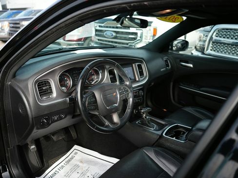 Used 2019 Dodge Charger SXT w/ Leather Interior Group image 17