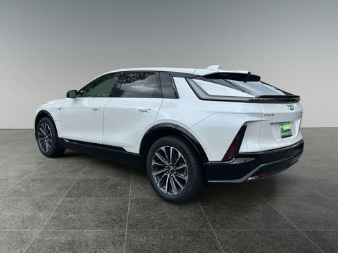 Used 2025 Cadillac Lyriq Sport AWD/4WD image 7