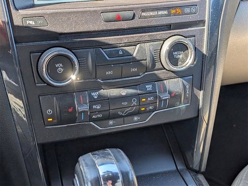 Used 2018 Ford Explorer XLT w/ Equipment Group 202A image 29