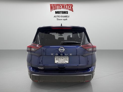 Used 2025 Nissan Rogue SV w/ SV Premium Package FWD image 3