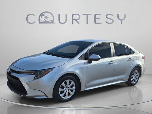 Used 2025 Toyota Corolla LE FWD image 1